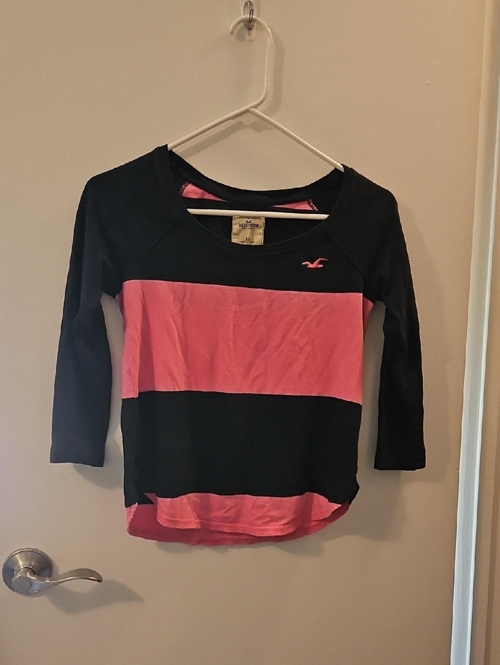 Hollister Navy Blue and Pink Wide-Stripe 3/4 Sleeve Tee